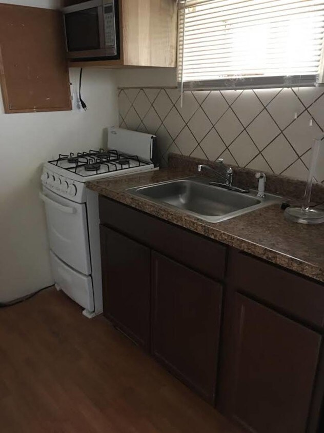 Foto del edificio - 1587-1549 E 49th St