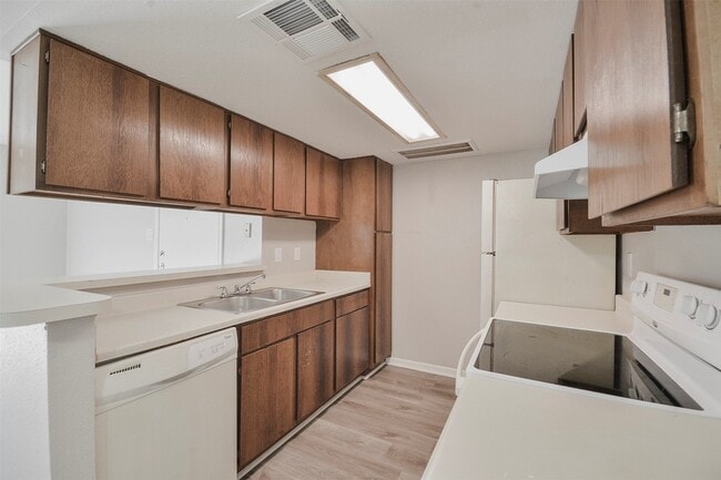Foto del edificio - 12905 Woodforest Blvd