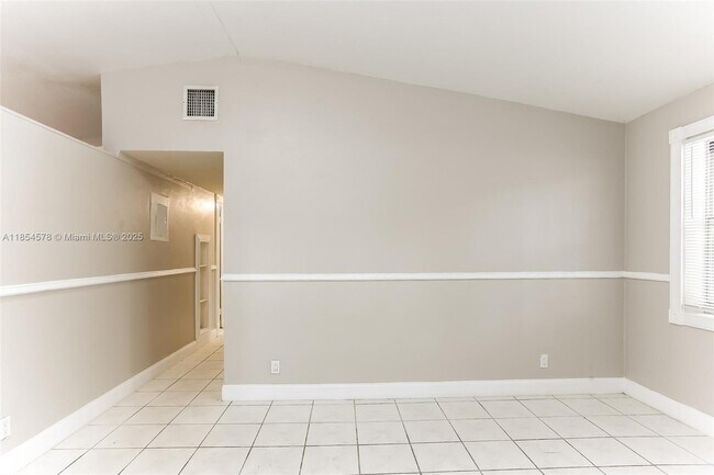 Foto del edificio - 1290 SW 28th Ave