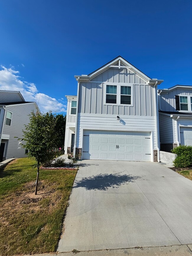 Photo - 208 Round Back Wy Townhome