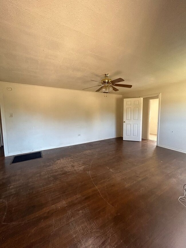 Building Photo - 612 Madison St