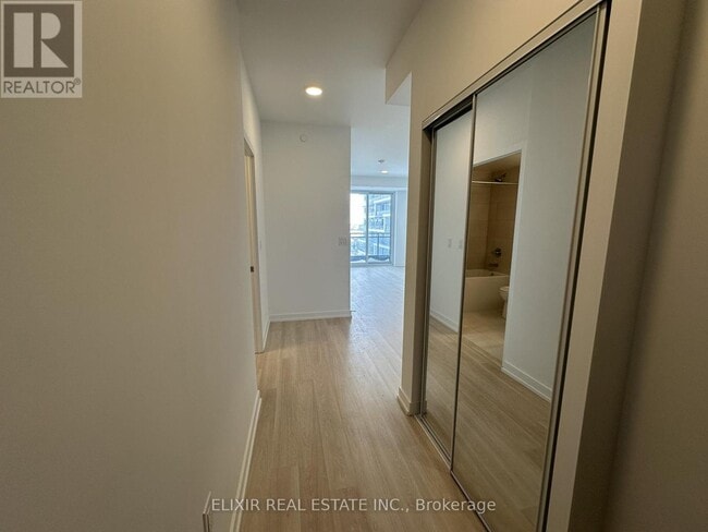 Photo du bâtiment - 9763 Markham Rd