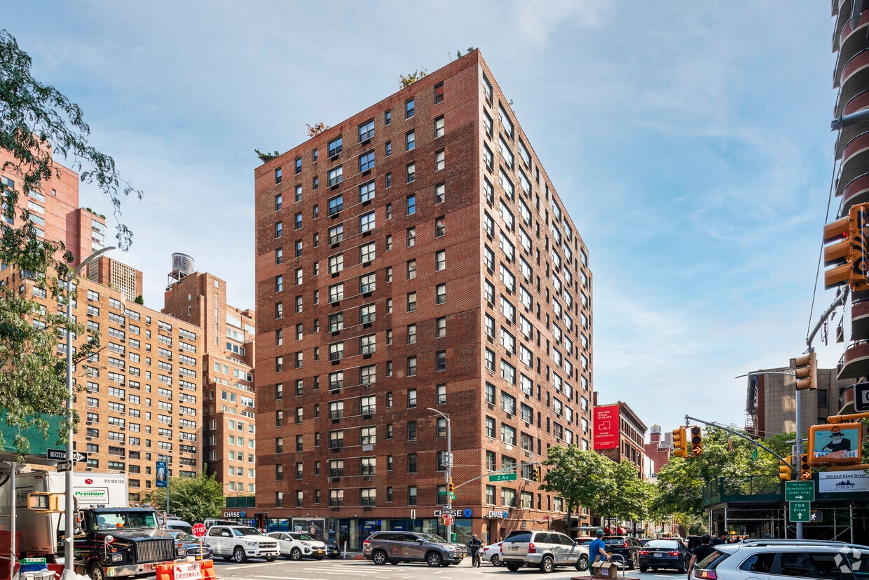 Primary Photo - 301 E 62nd St