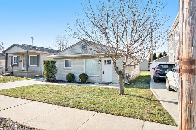 Building Photo - 3845 Tyler Ave