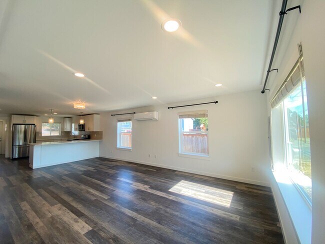 Foto del edificio - Vintage University Place Four Bedroom