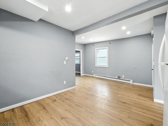 Building Photo - 158 Belmont Ave