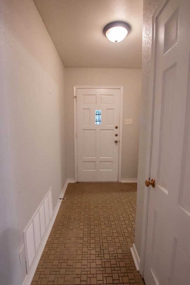 Foto del edificio - 2110 Inwood Cir