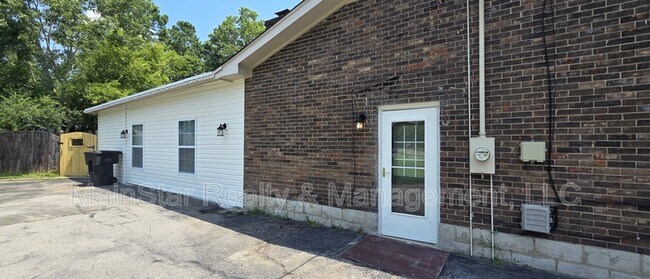 Building Photo - 100 Southburn Dr