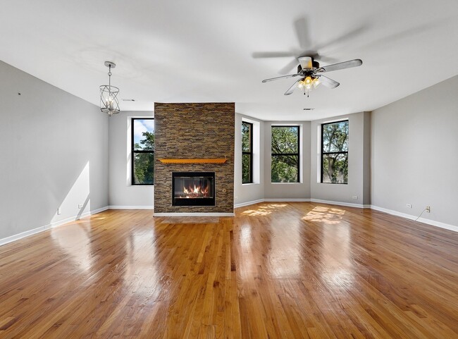 Building Photo - 4144 S King Dr