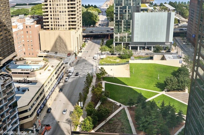 Building Photo - 512 N McClurg Ct