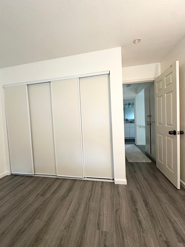 Building Photo - 1960 Grande Cir