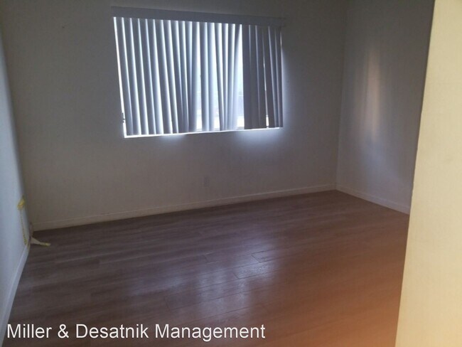 Building Photo - 521 S Manhattan Pl