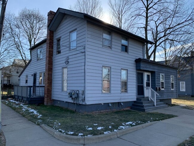 Foto del edificio - 14 N River St