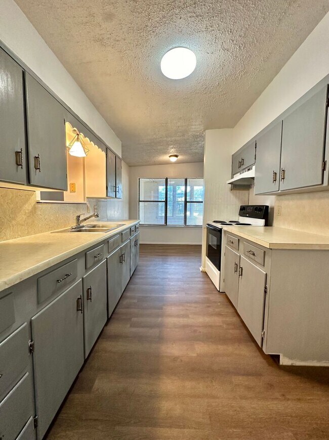 Foto del edificio - COMING DECEMBER 2025 - College Hills Home ...