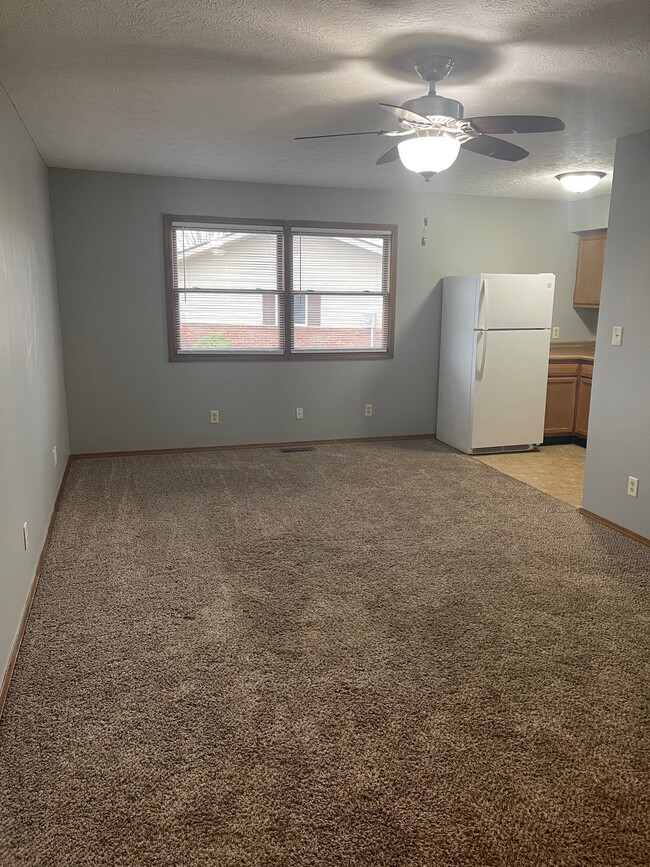 Building Photo - 2700 E Phylbeck Ave
