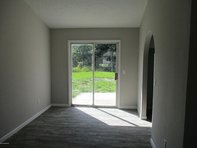 Foto del edificio - 474 Tuloma Ave SW