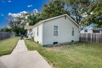 Building Photo - 1117 S Handley St