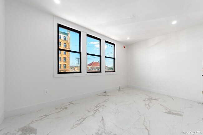 Foto del edificio - 315 Riverside Blvd