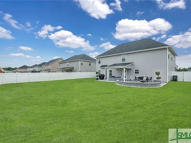 Building Photo - 4 bedroom beautiful home available August 10!!