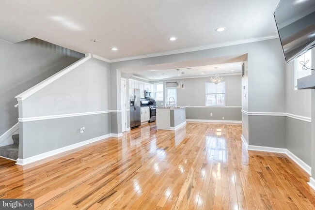 Building Photo - 3501 Woodstock Ave