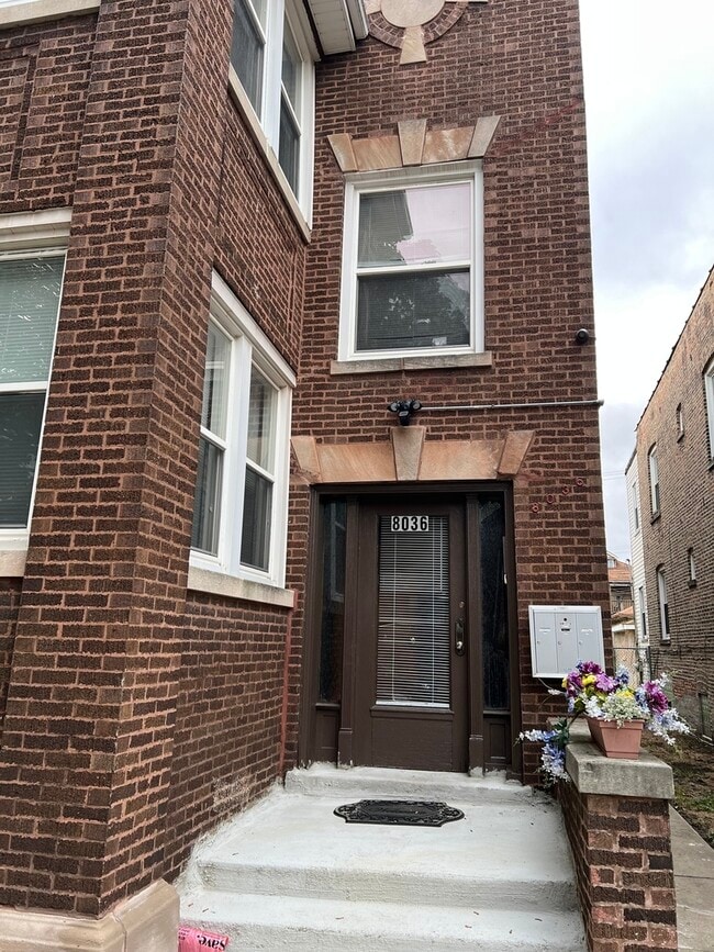 Building Photo - 8036 S Green St