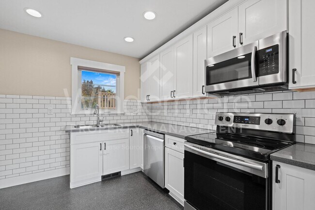 Foto del edificio - Bright, Charming Home with Modern Features and Exceptional Indoor–Outdoor Space Kendall Yards