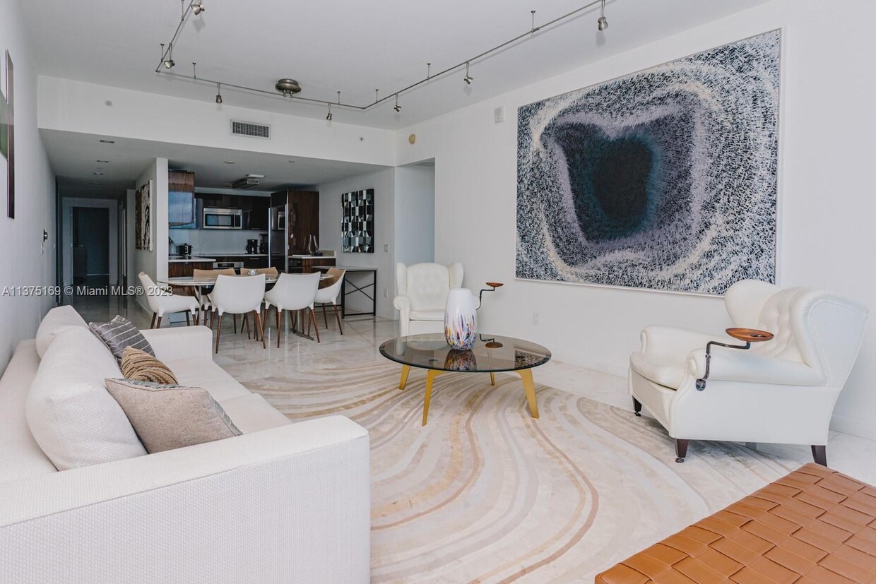 Primary Photo - 6899 Collins Ave