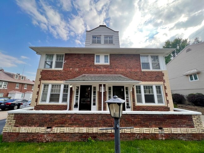 Building Photo - 3809 Davenport St
