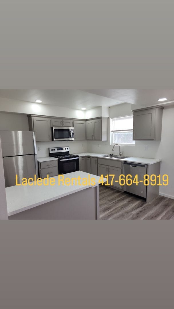 Building Photo - 3 BEDROOM 2.5 BATHROOM TOWNHOUSE FOR RENT.