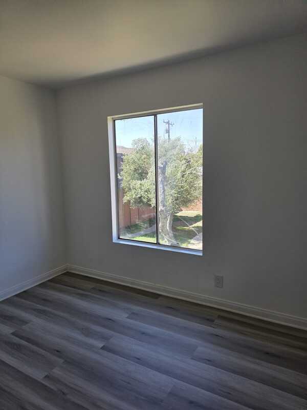 Foto del edificio - 1227 E Pasadena St