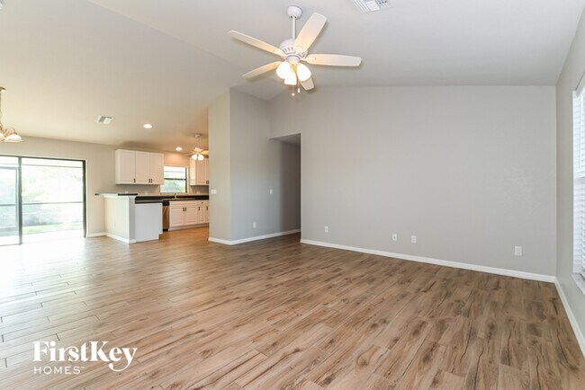 Building Photo - 1617 SW 15th Pl