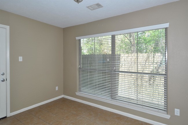 Building Photo - 21483 W Wallis Dr