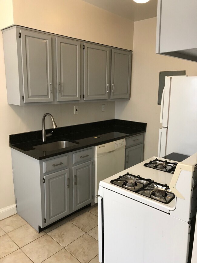 Kitchen - 4491 MacArthur Blvd NW