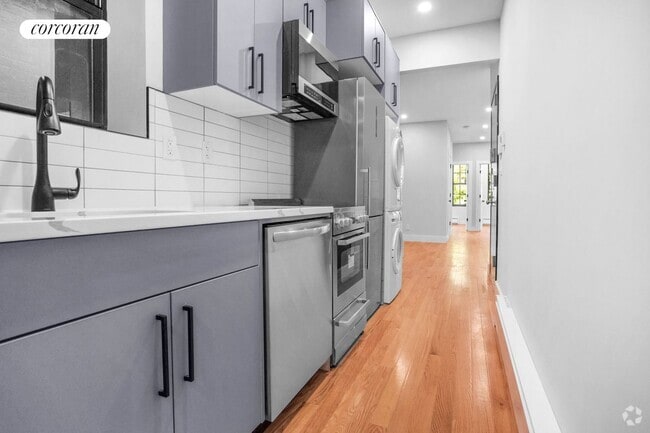 Building Photo - 323 E 93rd St