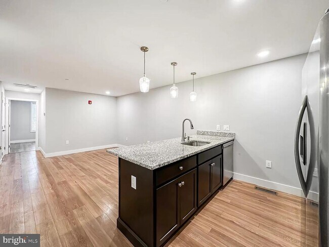 Building Photo - 1637 W Venango St