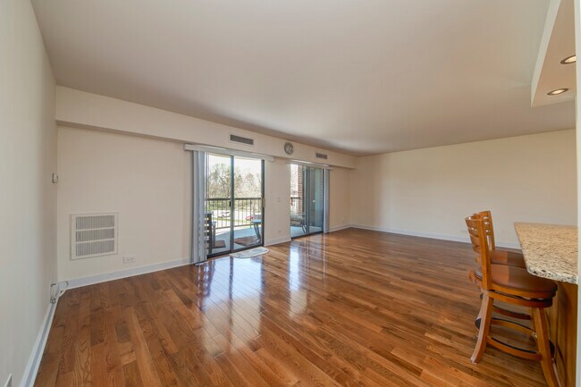 Foto del edificio - 1405 E Central Rd