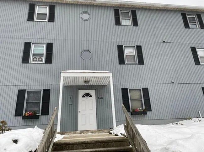 Building Photo - 860 Southbridge St