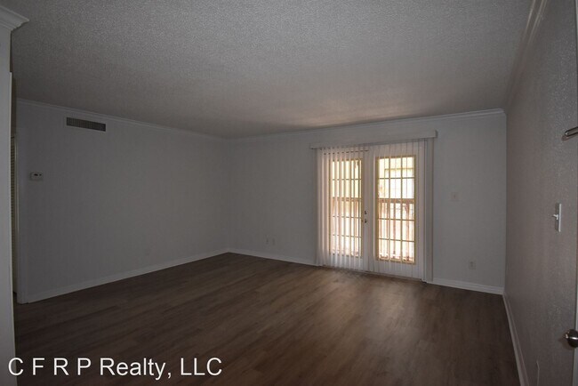 Building Photo - 2 br, 1 bath House - 285 Wymore Rd #107