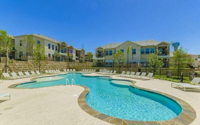 Foto del edificio - 5313 Serene Hills Dr