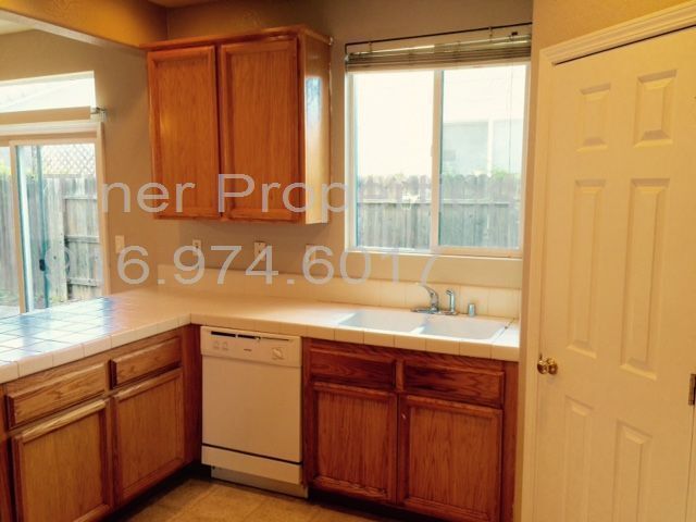 Building Photo - Amazing Four Bedroom Home in Natomas