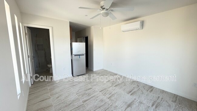 Building Photo - 517 S Mountain View Dr