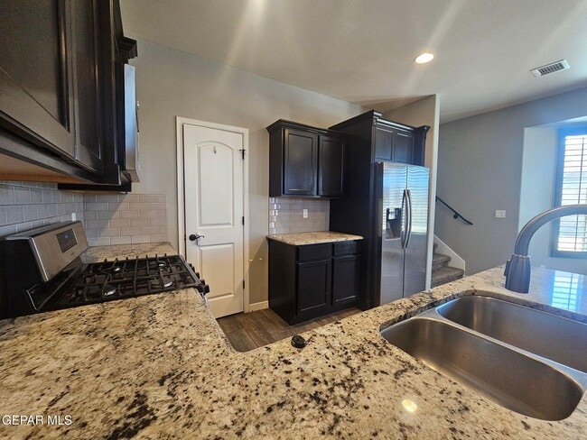 Foto del edificio - 13470 Selby St