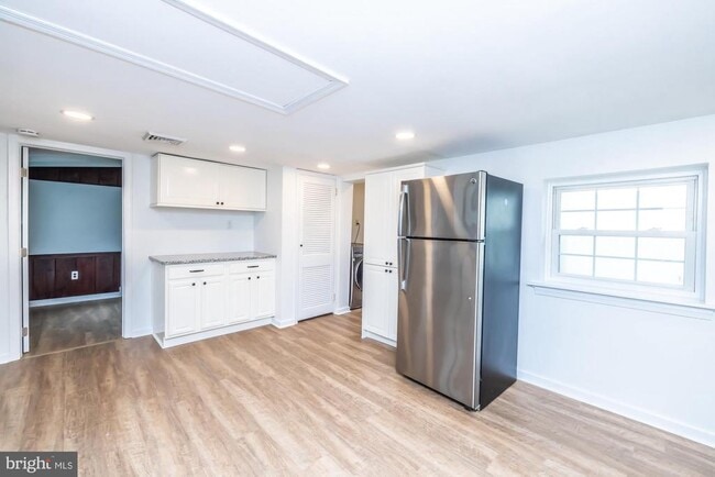 Building Photo - 405 Edgewood Ave