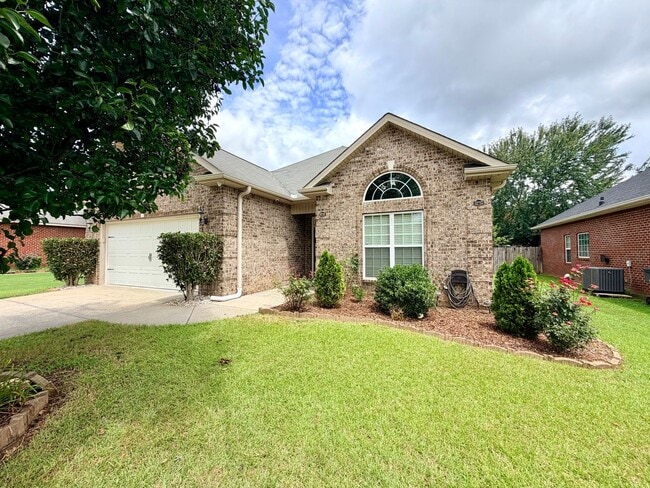 Building Photo - 705 Post Oak Way