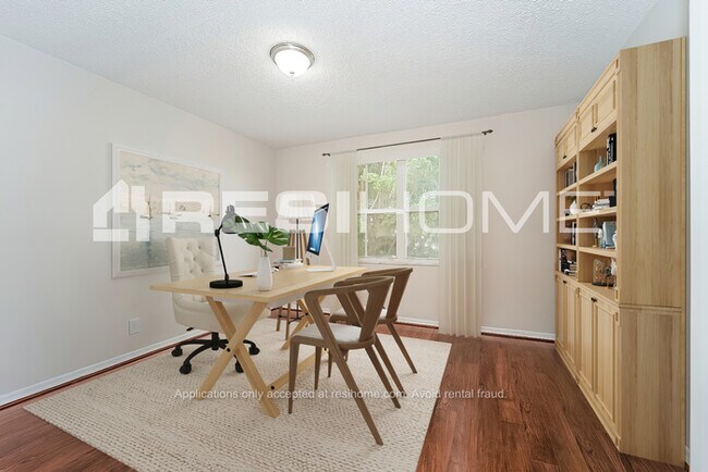 Building Photo - 3076 Sunset Ln