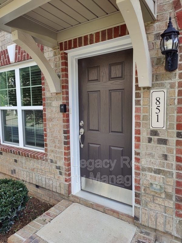 Building Photo - 851 Silver Leaf Dr