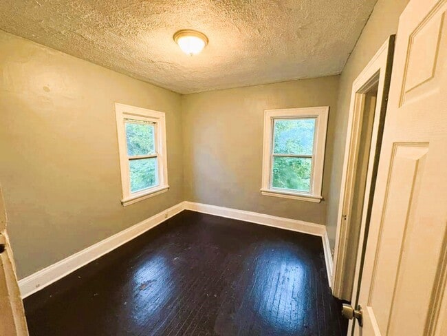 Building Photo - 12402 Benwood Ave