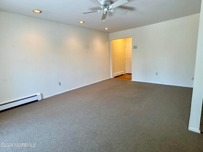 Foto del edificio - 735 Greens Ave