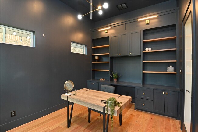 Building Photo - 1733 Du Barry Ln