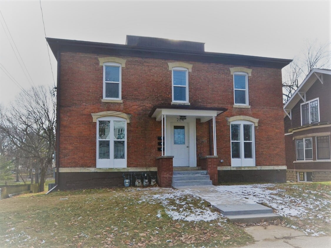 Primary Photo - 204 Brown St